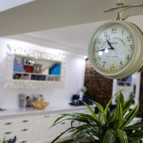 Salon Adina, Хуши